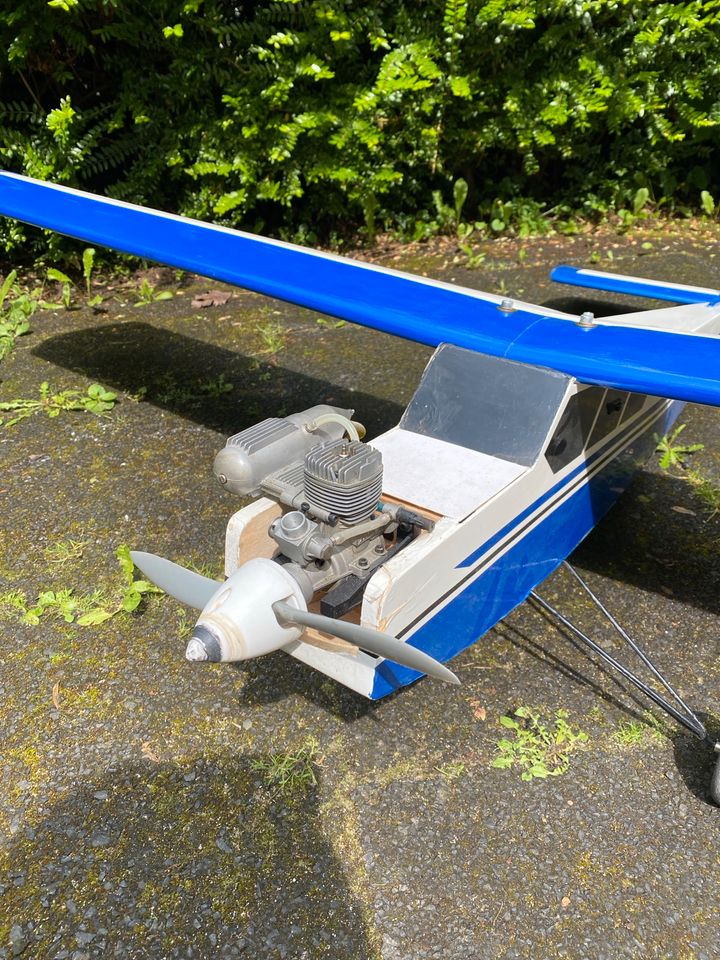 Modellbau Flugzeug mit Nitro Motor in Kronberg im Taunus