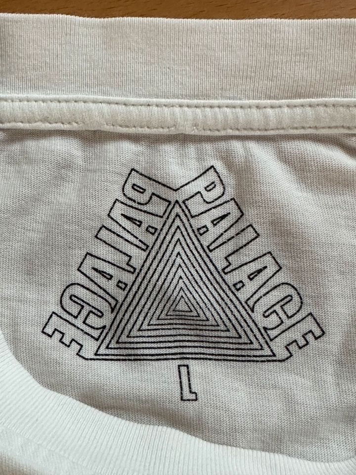 Palace T-Shirt in Walpertskirchen