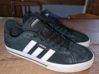 Adidas Sportschuhe Gr 45 1/3 Schuhe Sneaker Turnschuhe schwarz Sachsen - Radebeul Vorschau