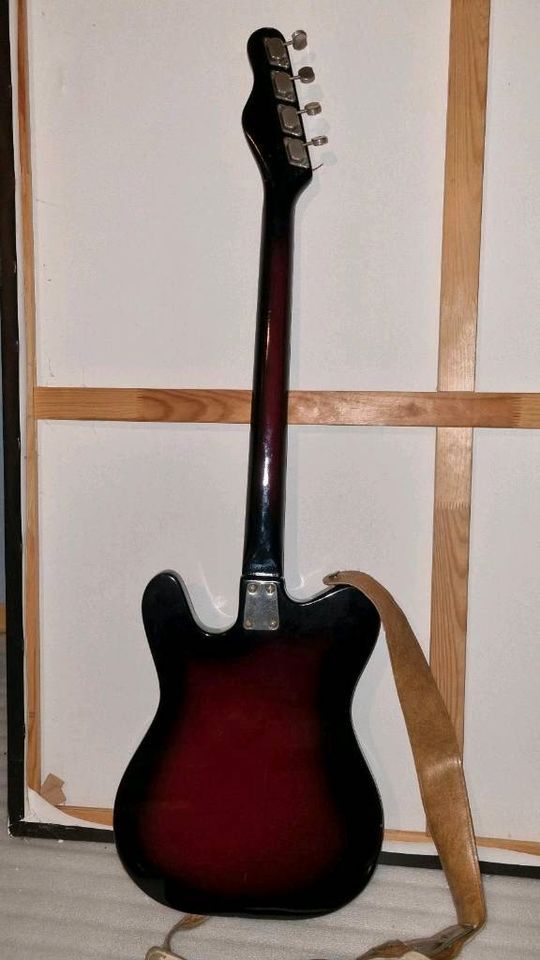 1970’s Jolana IRIS Thinline Tele Bass Guitarr Redburst Czech 1/4 in Berlin