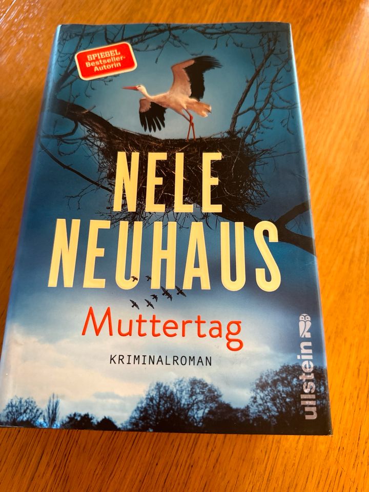 Buch Nele Neuhaus in Nürnberg (Mittelfr)