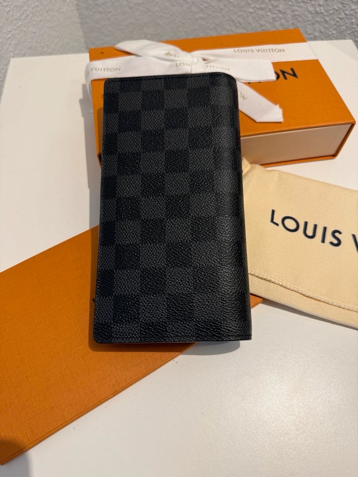 LOUIS VUITTON Brazza Geldbörse in Hanau