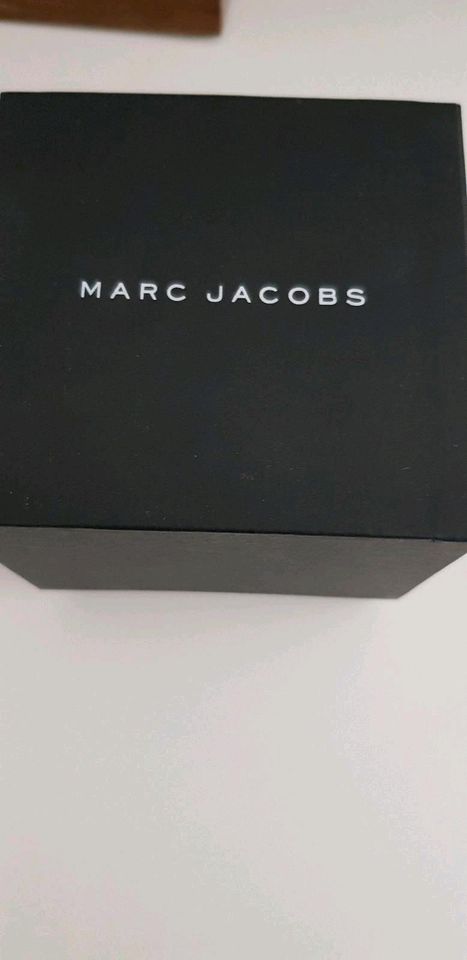 Marc by Marc Jacobs Damenuhr Gold Neu in Berlin