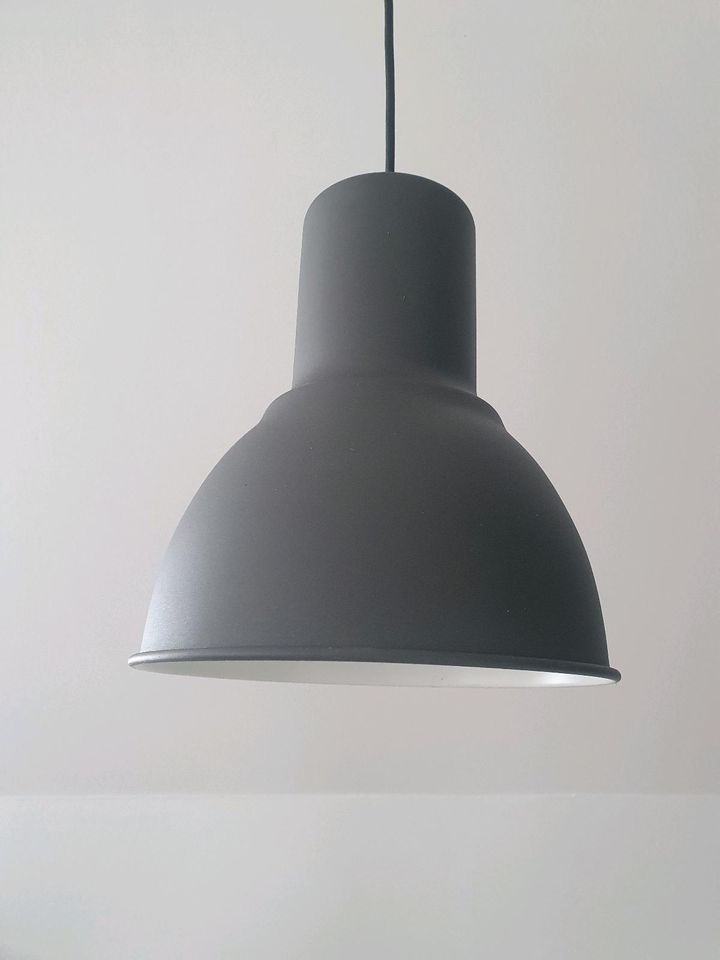 Ikea Lampe, dunkelgrau in Dresden