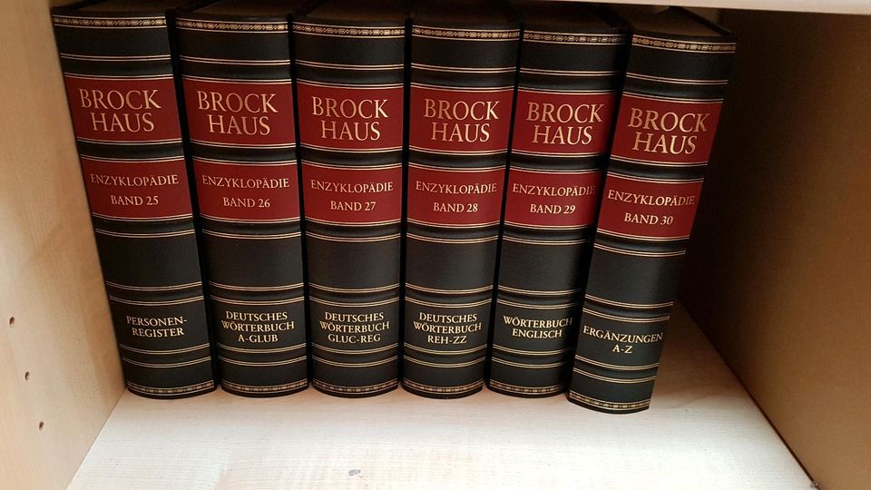 30 Bände Brockhaus mit Goldrand plus Weltatlas in Langweid am Lech