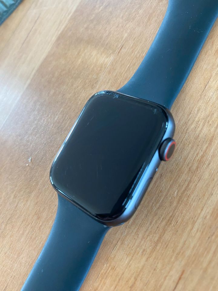 Apple Watch Series 6 Cellular Grey in Brunsbuettel
