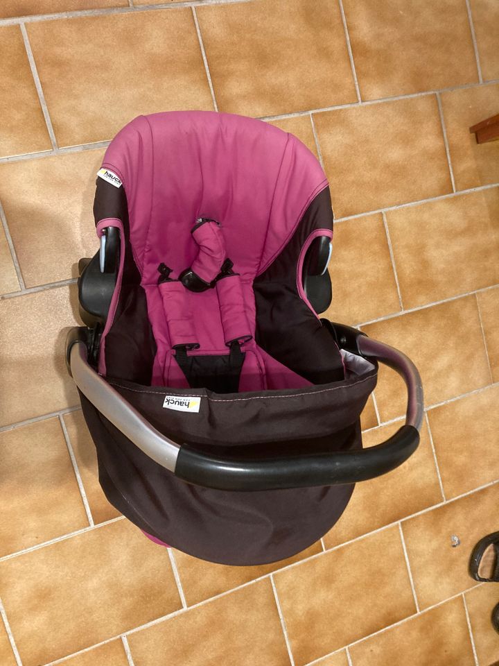 Buggy / Kinderwagen und Maxi Cosi Baby Sitzschale in Gröbenzell