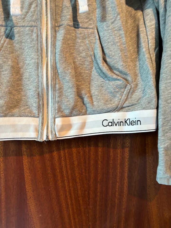 Calvin Klein Strickjacke wie neu grau weiß Größe S in Bremen