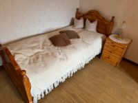 Bett aus Massivholz 2x1m mit Matratze & Nachttisch Baden-Württemberg - Bruchsal Vorschau