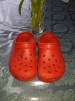 Badeschuhe❤️CROCS™Clogs orig 33 34 rot Hausschuhe Schlappen Saarbrücken-Mitte - St Johann Vorschau