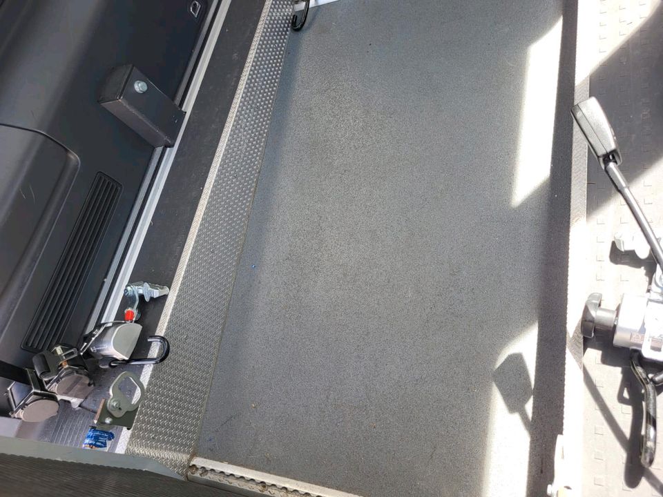 VW T5 Multivan 5.2 Bulli  140 PS Behindertengerecht mit Rampe in Oberhausen