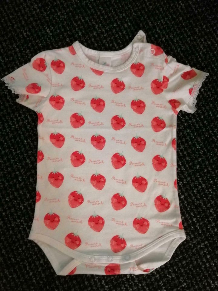 ❤️ Süßer Baby Body kurzärmlig mit Erdbeeren Mädchen | Gr. 74/80 in Fehrbellin