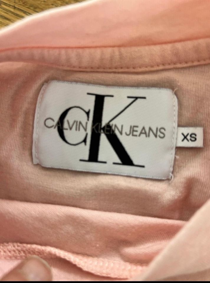 Tolles Calvin Klein Shirt Neu, rosa in München