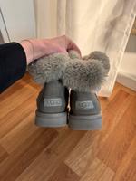 UGGs grau mit Schleife Gr. 39 Berlin - Treptow Vorschau