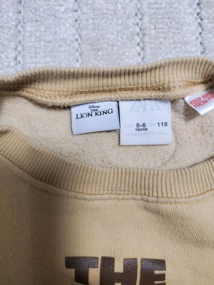 Zara 116 110 gelb König der Löwen Pulli Sweatshirt in Woltersdorf