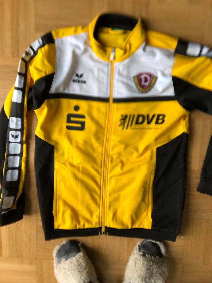 Gelbe Trainingsjacke von erima in Dresden