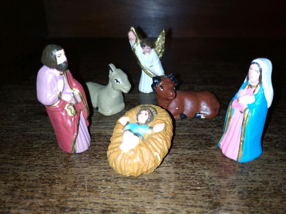 18 alte Krippen-Figuren Weihnachten Christus Maria Josef in Großenlüder