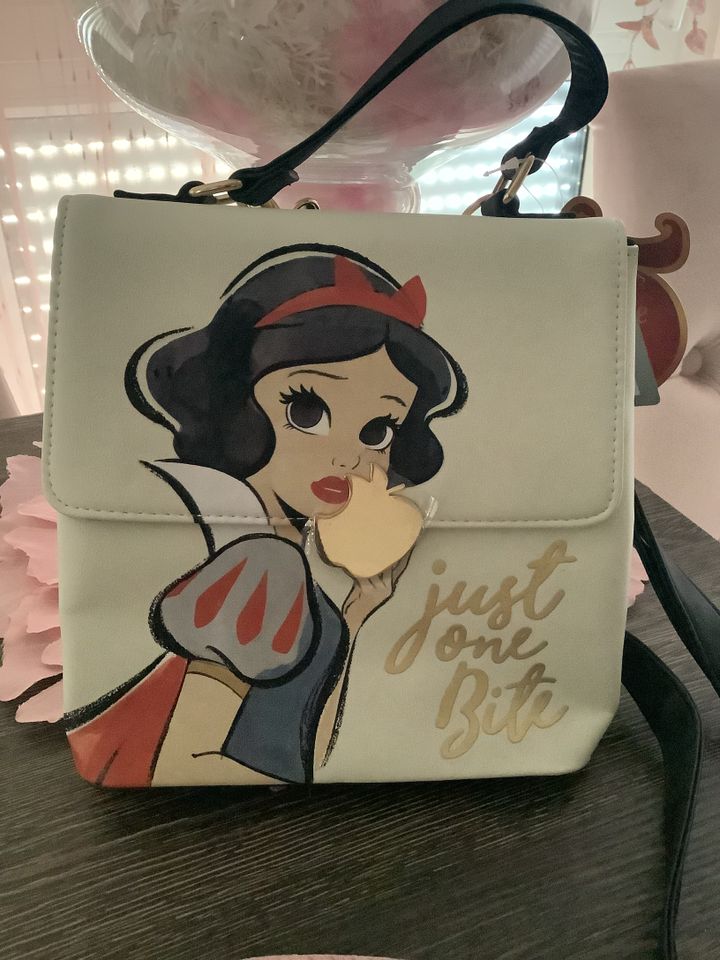 Disney Tasche Snow White neu in Sersheim