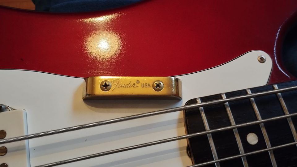 Fender Precision Bass Spezial USA Goldhardware Rot in Ribnitz-Damgarten