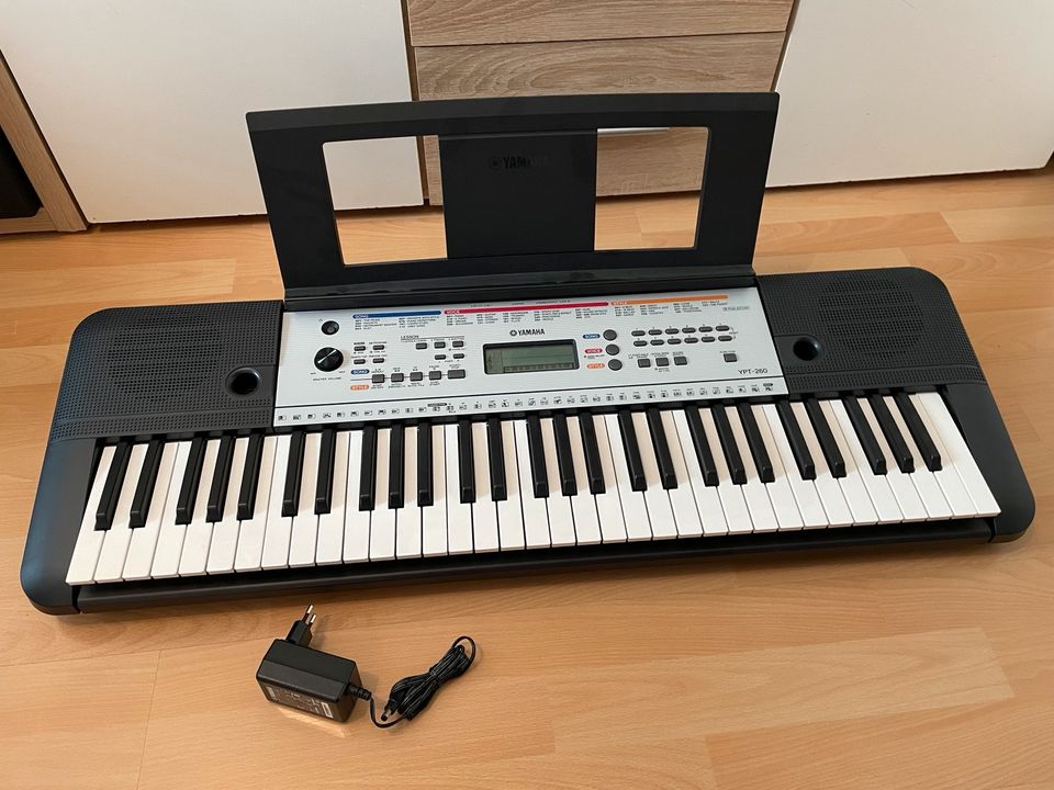 Yamaha Keyboard YPT-260 in Magdeburg