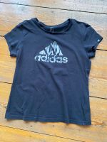 Adidas T-Shirt mit Print, Gr. M 38-40 Berlin - Schöneberg Vorschau