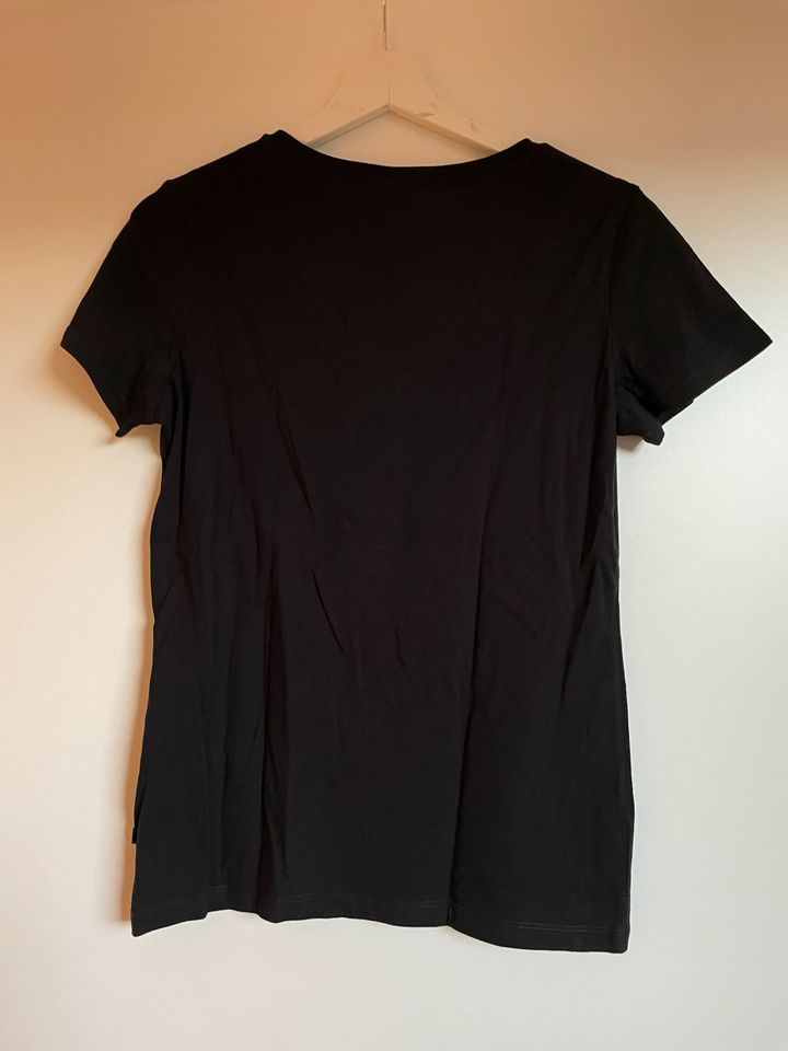 Schwarzes QS Shirt mi V-Ausschnitt in Nordrhein-Westfalen - Siegen | eBay  Kleinanzeigen ist jetzt Kleinanzeigen