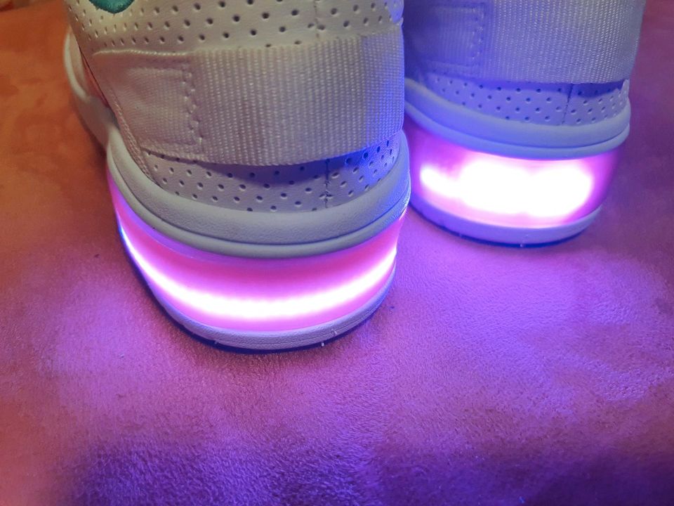 Geox Neue Mädchen Weiß & Rosa-Türkis *Gr. 31 *LED *Sportschuhe in Illingen