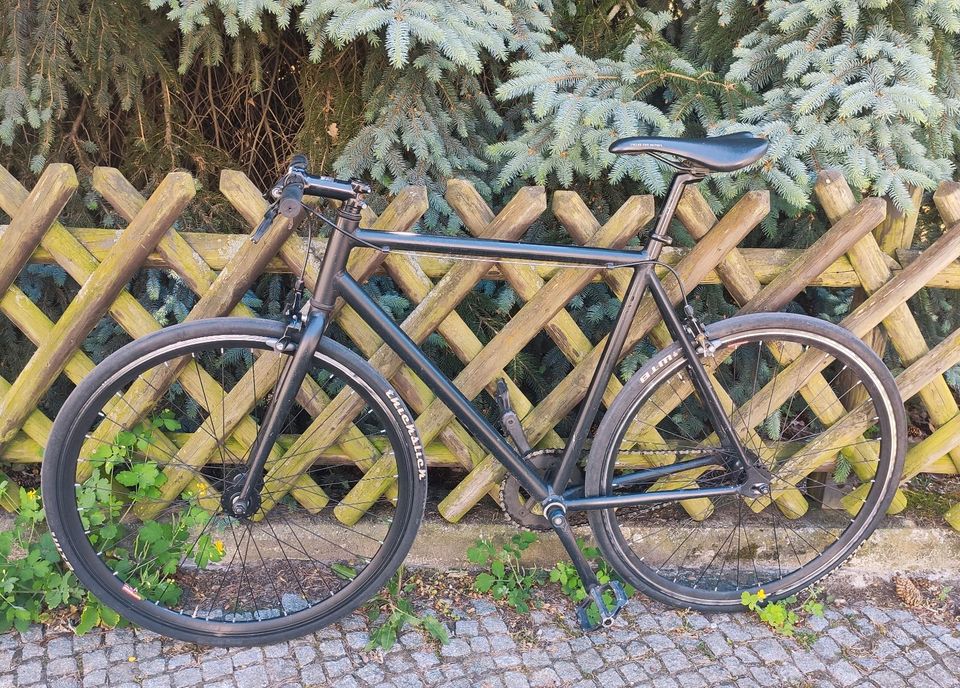 Schwarzes Singlespeed Fahrrad in Berlin