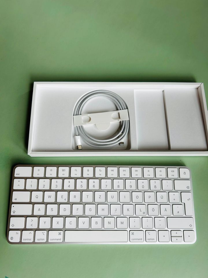 Apple Magic Keyboard Mac iPad Bluetooth wie NEU in München