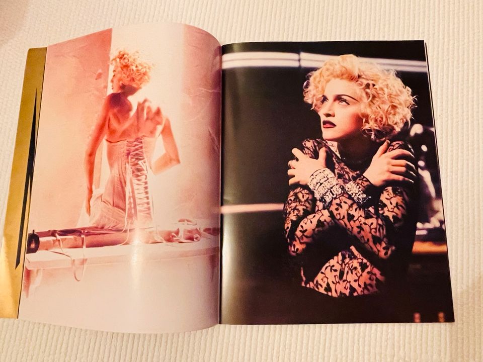 Madonna 5 Tourbooks und 3Danilo-Kalender+zusätzl. 1 engl. Magazin in Leipzig