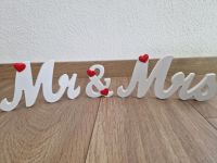 Mr und Mrs Holz Deko für Hochzeit weiß mit roten Herzen Schild Baden-Württemberg - Berkheim Vorschau