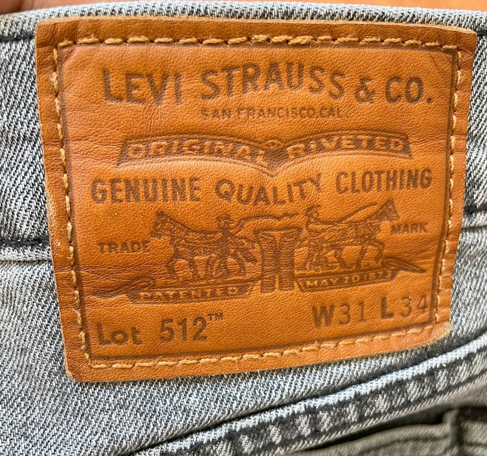 Levi's 512 + Herren + W31 L34 + grau + sehr guter Zustand in Berlin