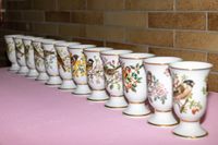 12 Kelche Pokale aus Porzellan mit Vogelmotiven Hessen - Butzbach Vorschau