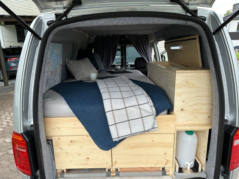 VW Caddy Maxi Camper Wohnmobil Tüv neu Klima PDC Navi in Bad Driburg