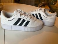 Adidas Sneaker, Größe 36, mit Harry Potter Spruch Berlin - Lichtenberg Vorschau