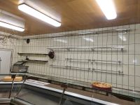 Metzgerei-Auflösung Wandregal Holz weiss 1,40m Hessen - Villmar Vorschau