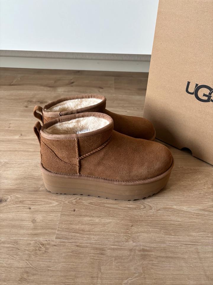 UGG Ultra Mini Platform Boots Stiefel Chestnut 38 mit OVP in Kirchlengern
