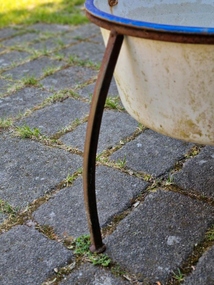 Schöne Gartendeko als Vogeltränke Feuerschale Pflanzschale usw. in Amelinghausen