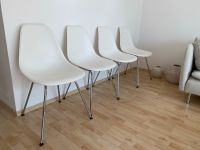 2 Stück Vitra Eames Plastic Side Chair Stuhl DSX weiß neuwertig Hessen - Raunheim Vorschau