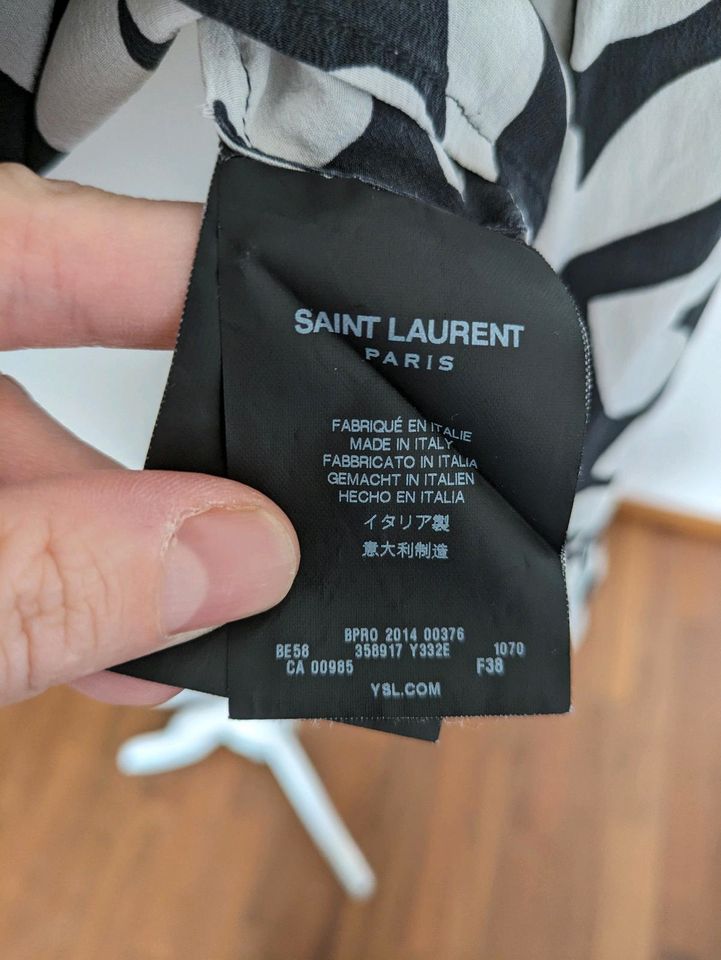 Saint Laurent Seidenbluse in top Zustand in Würzburg