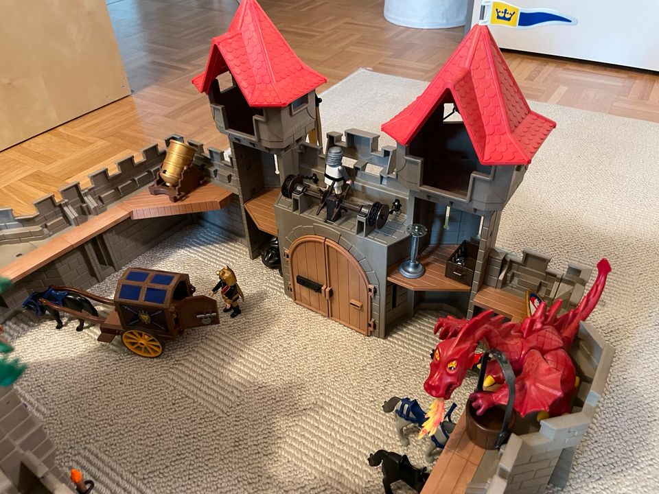 Ritterburg Playmobil und viel Zubehör in Hamburg