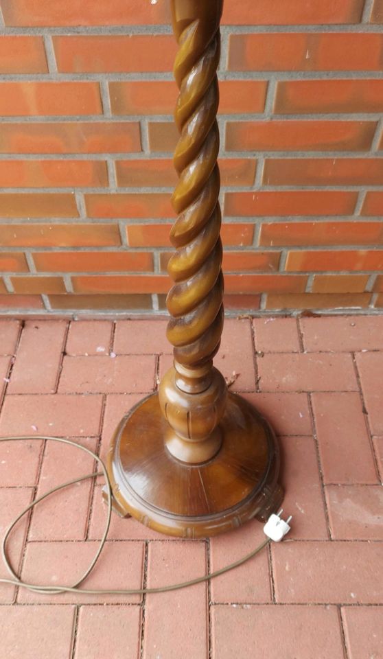 Holz-Stehlampe retro in Wardenburg