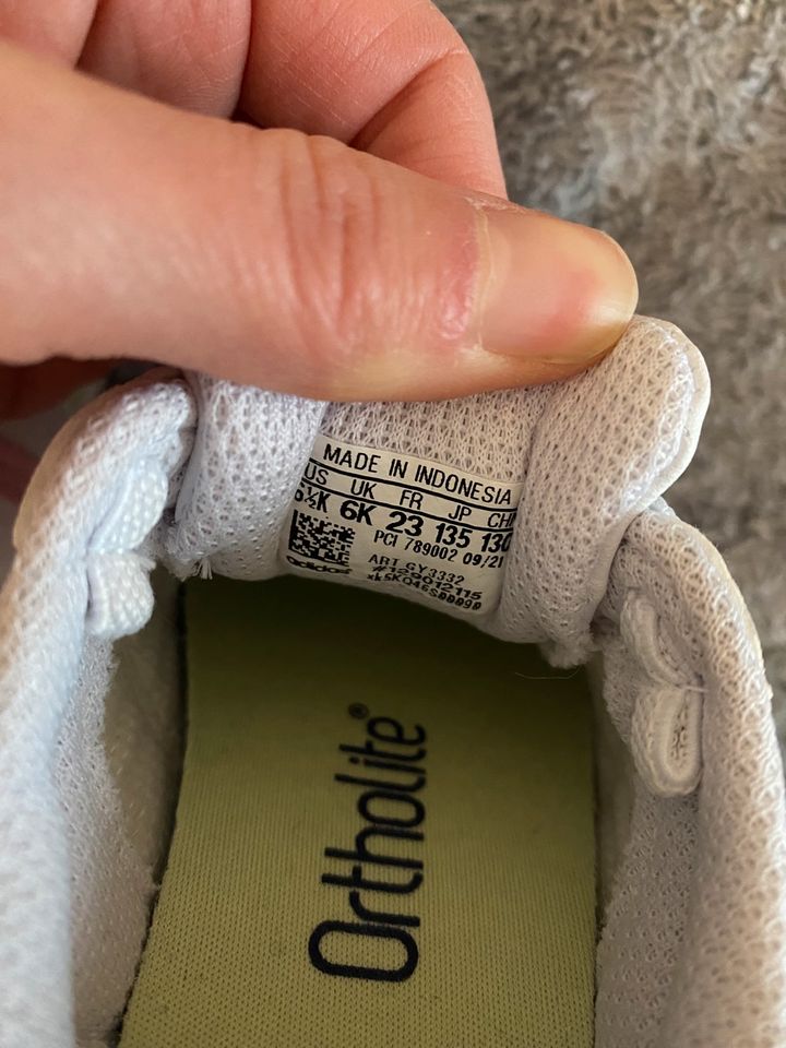 Adidas weiß Größe 23 in Berlin