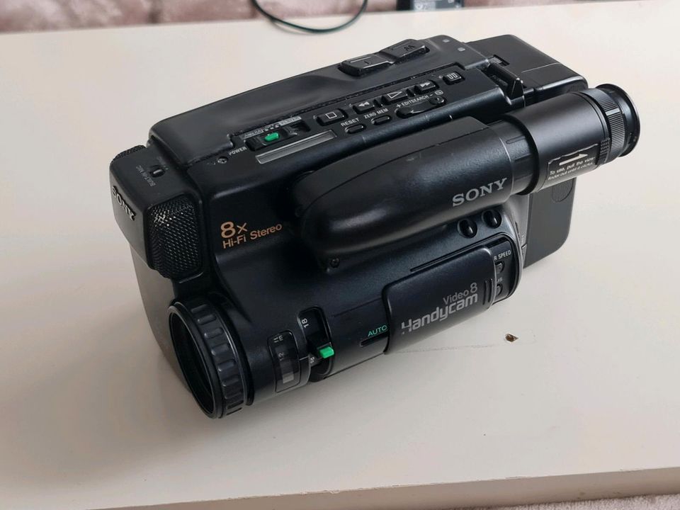 Videokamera Sony CCD-TR75E in Büdingen