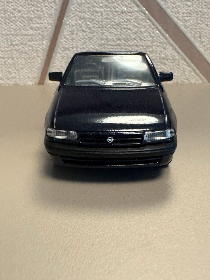 1:43 Modellauto Opel Astra Cabrio Gama in Steinfeld