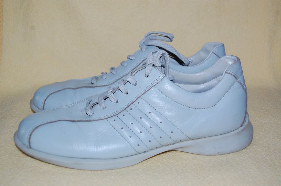 Süße Sneaker Schuhe Habschuhe hell blau Mädchen Damen Gr. 40 in Thale