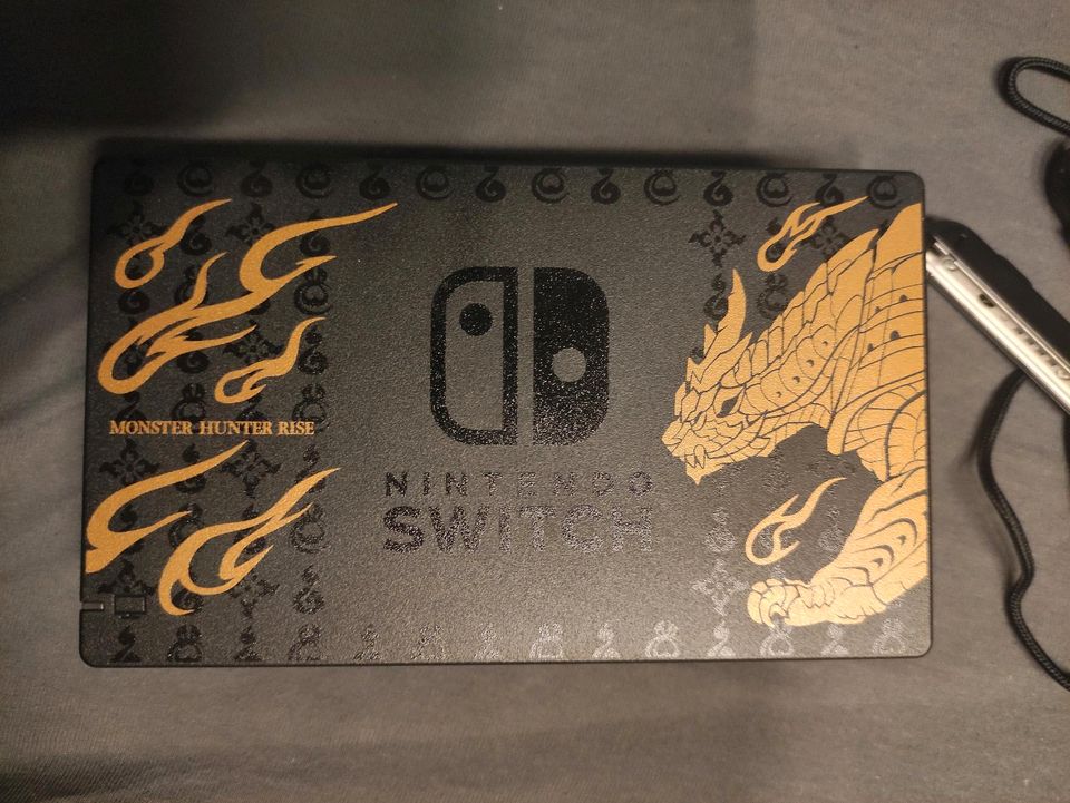 Nintendo Switch Monster Hunter Rise Limited Edition Sehr gepflegt in Diepholz