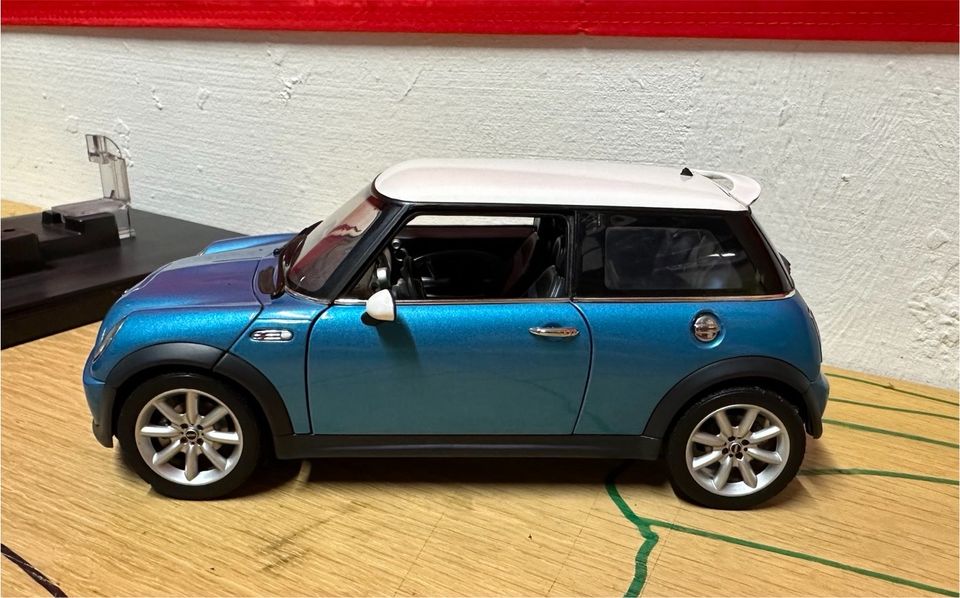 AUTOart BMW Mini Cooper-S Electric Blue 1:18 Modellauto in Nürnberg (Mittelfr)