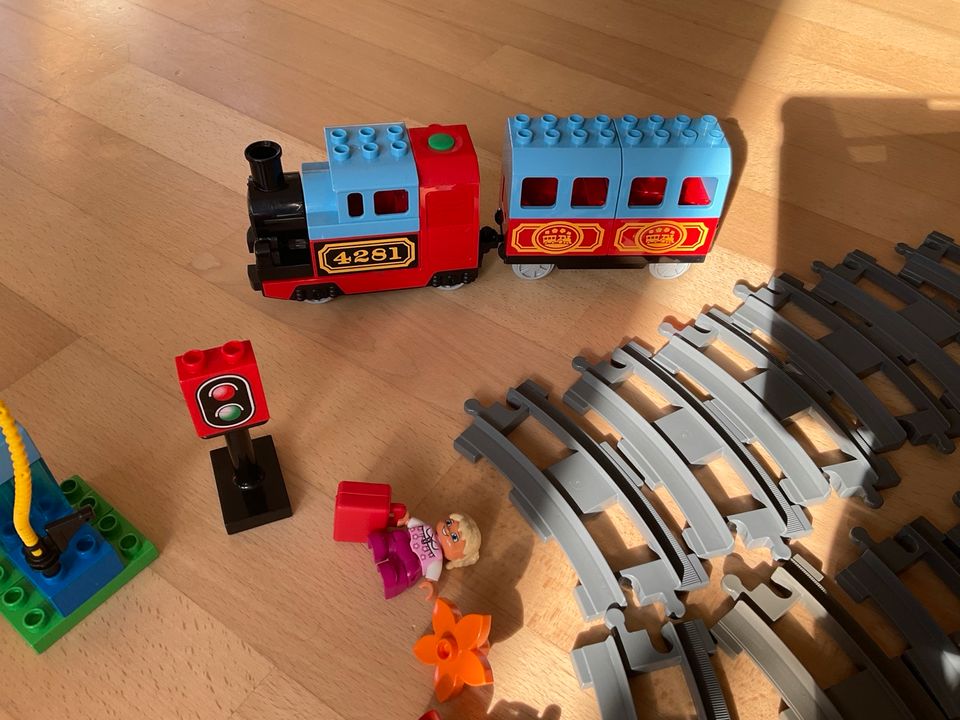 Lego Duplo Eisenbahn 10507 und kleine Eisenbahn+ Anhänger in Bamberg