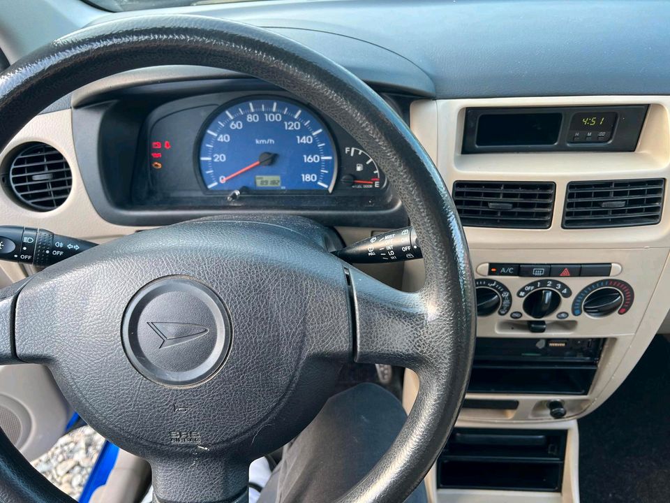 Daihatsu Cuore 1,0 5 Türer mit TÜV und Klima in Zweibrücken